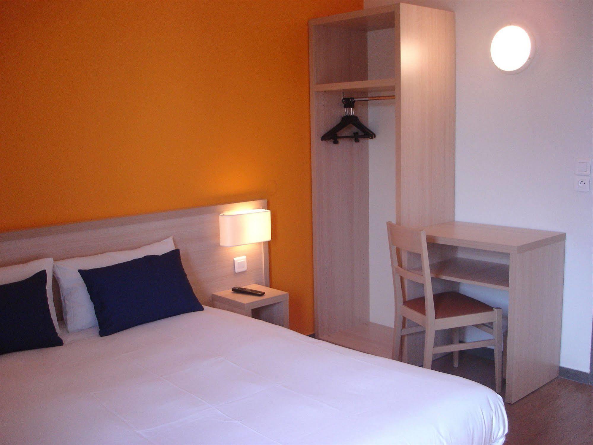 Budget Hotel Melun Sud - Dammarie Les Lys Bagian luar foto