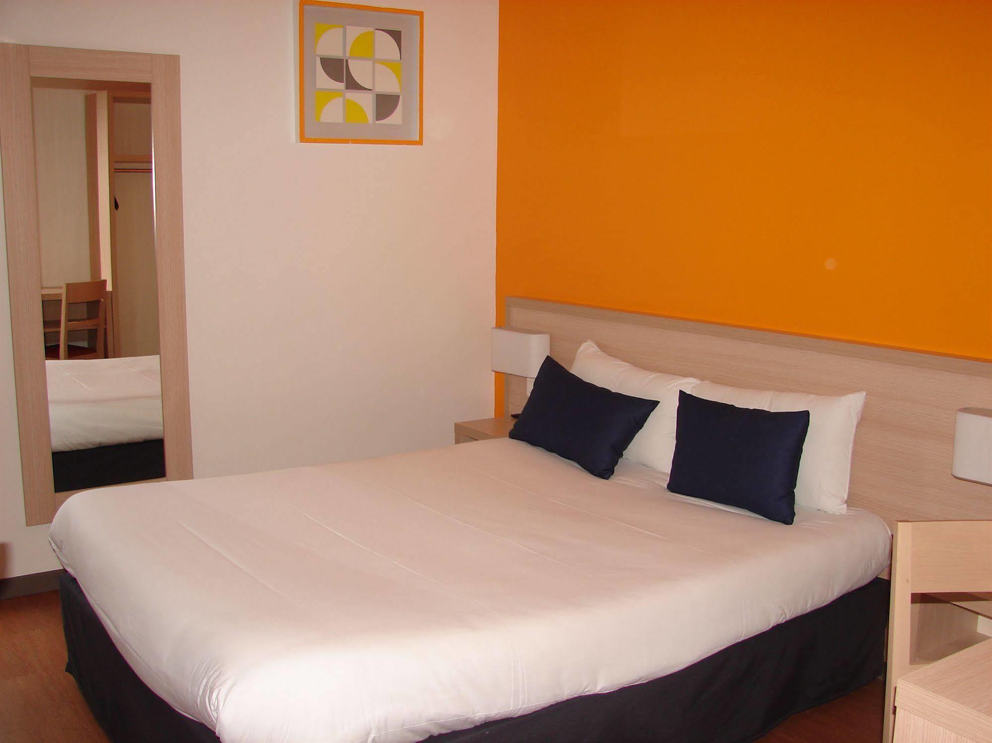 Budget Hotel Melun Sud - Dammarie Les Lys Bagian luar foto